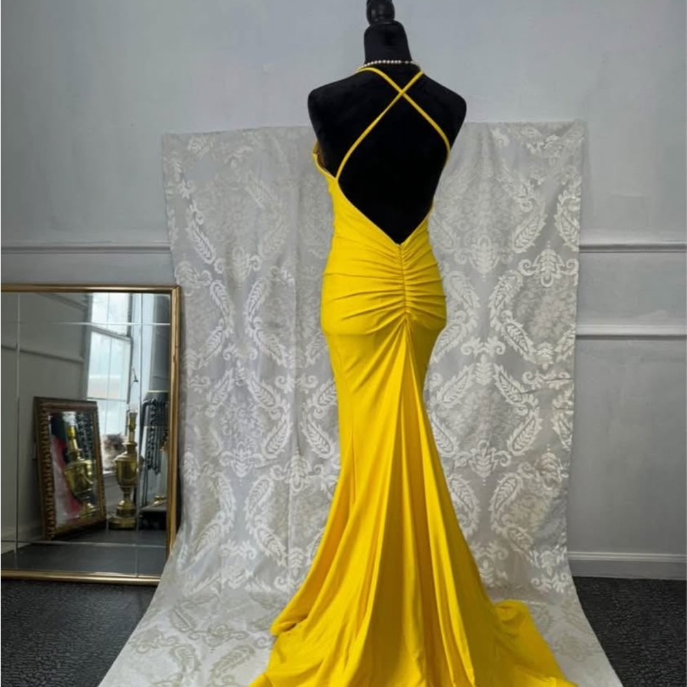 Very Elegant  Brand New Yellow Evening Gown
